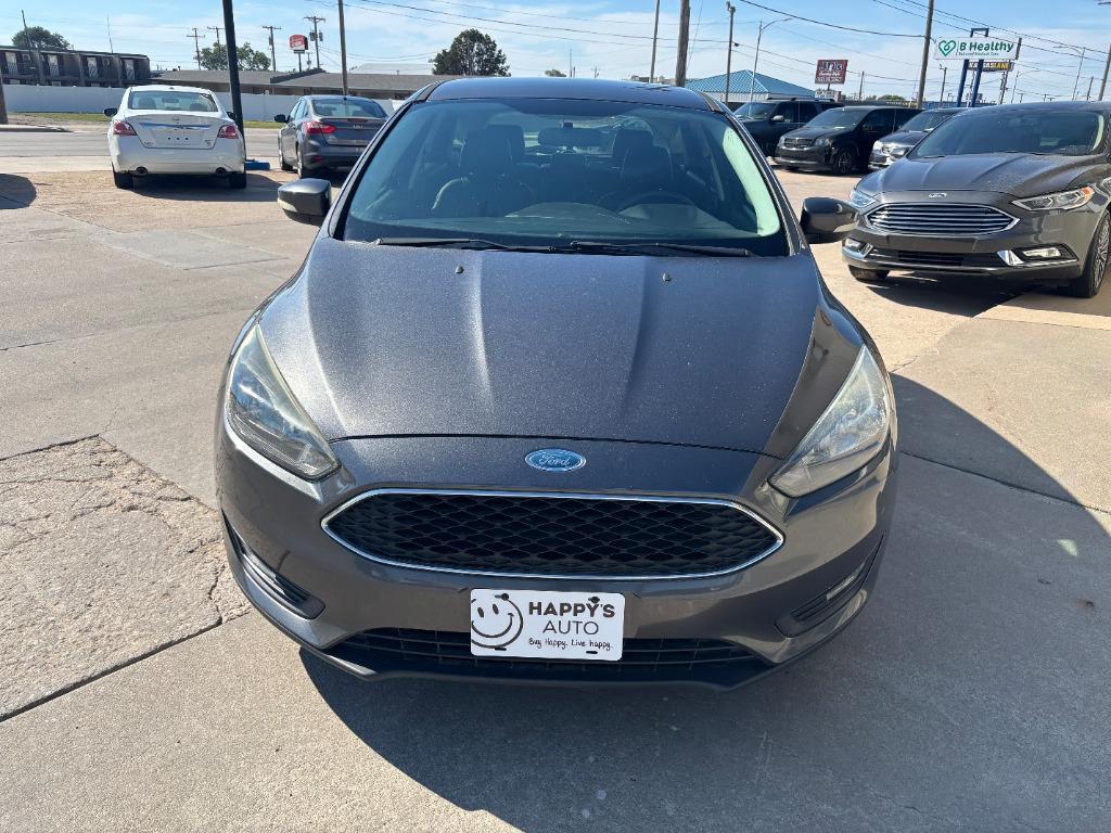 2016 Ford Focus SE's photo
