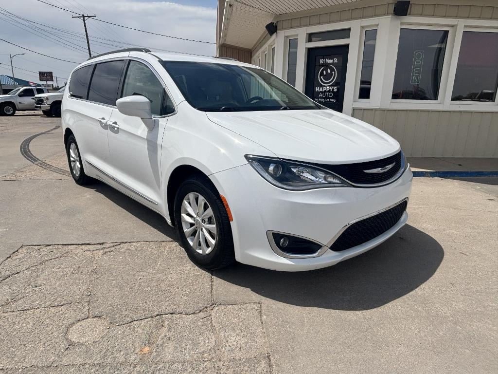 2017 Chrysler Pacifica Touring-L's photo